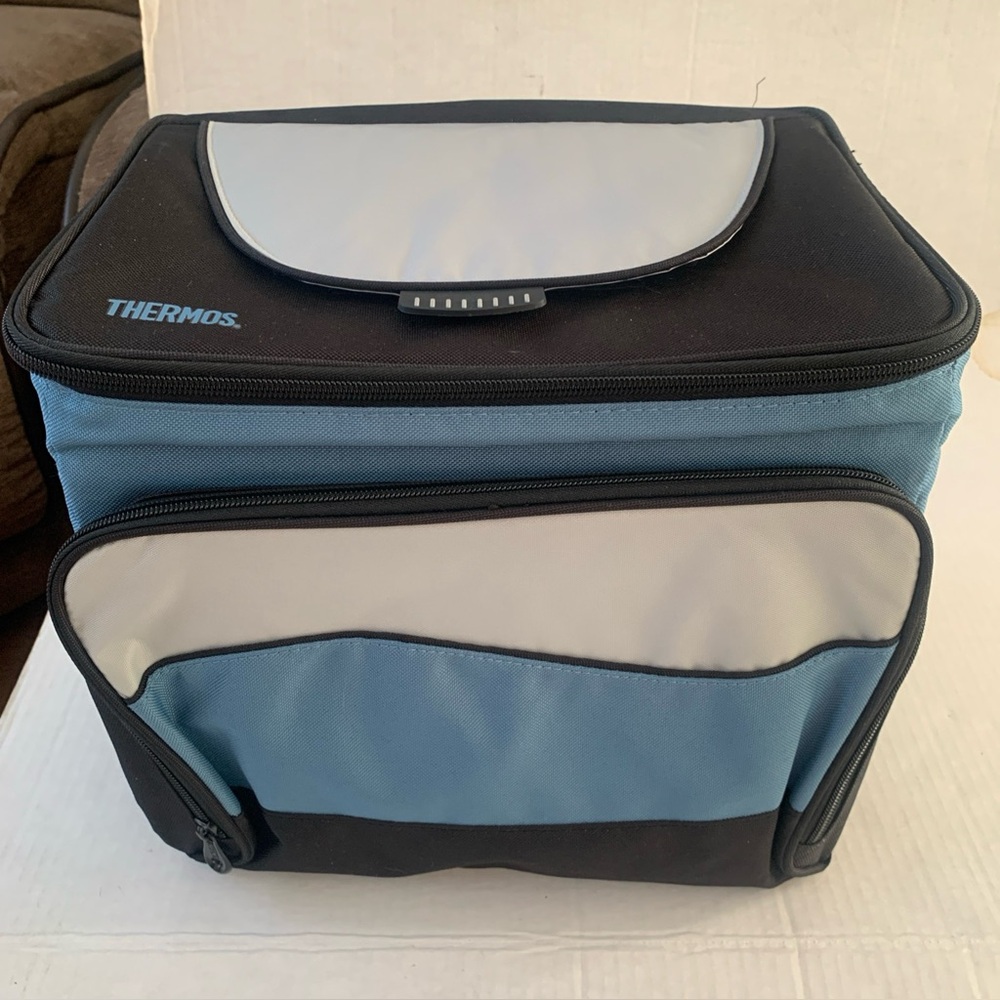 Thermos Soft Pack Cooler. Insulated Bag With Shoulder Strap. 12 Pack Capacity.